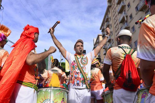 A festa de Pr-Carnaval se despediu dos fortalezenses em clima de alegria e muito samba. Se depender da animao dos folies o Carnaval vai ser ainda melhor  (Fotos Humberto Mota) 