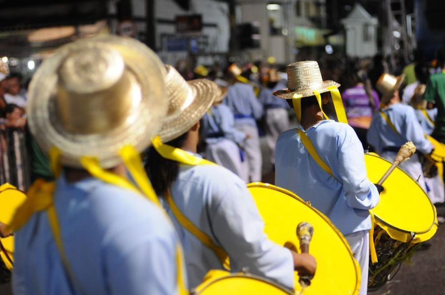 A primeira noite de desfiles na passarela do samba de Fortaleza foi marcada pelo desfile tradicional dos Maracatus. Foto: Deivyson Teixeira