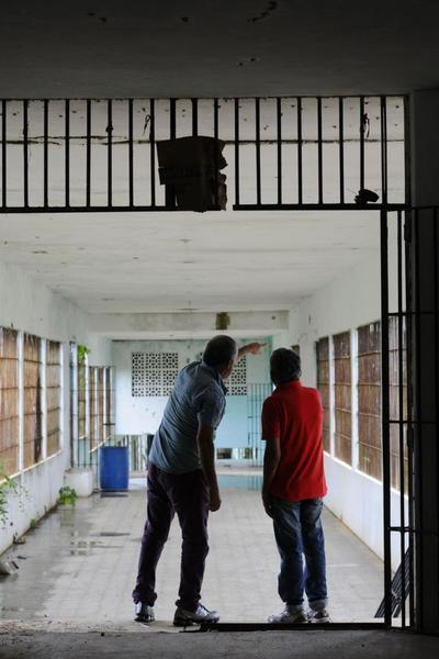 Mrio Albuquerque e Fabiani Cunha, ex-presos polticos, visitam o IPPS aps 50 anos do Golpe (Foto: Deivyson Teixeira/O POVO)