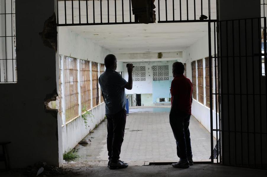 Mrio Albuquerque e Fabiani Cunha, ex-presos polticos visitam o IPPS aps 50 anos do Golpe (Foto: Deivyson Teixeira/O POVO)
