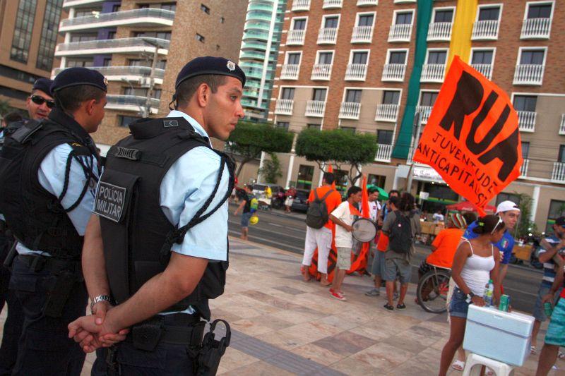 Alemanha e Gana duelavam na Arena Castelo, turistas de vrias nacionalidades, alm dos prprios brasileiros, foram at a Fan Fest assistir  partida (Foto Tatiana Fortes/O POVO)