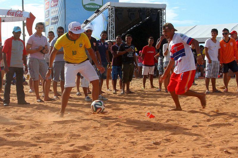 Alemanha e Gana duelavam na Arena Castelo, turistas de vrias nacionalidades, alm dos prprios brasileiros, foram at a Fan Fest assistir  partida (Foto Tatiana Fortes/O POVO)