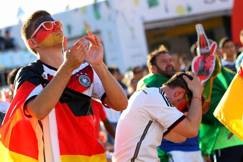 Alemanha e Gana duelavam na Arena Castelo, turistas de vrias nacionalidades, alm dos prprios brasileiros, foram at a Fan Fest assistir  partida (Foto Tatiana Fortes/O POVO)