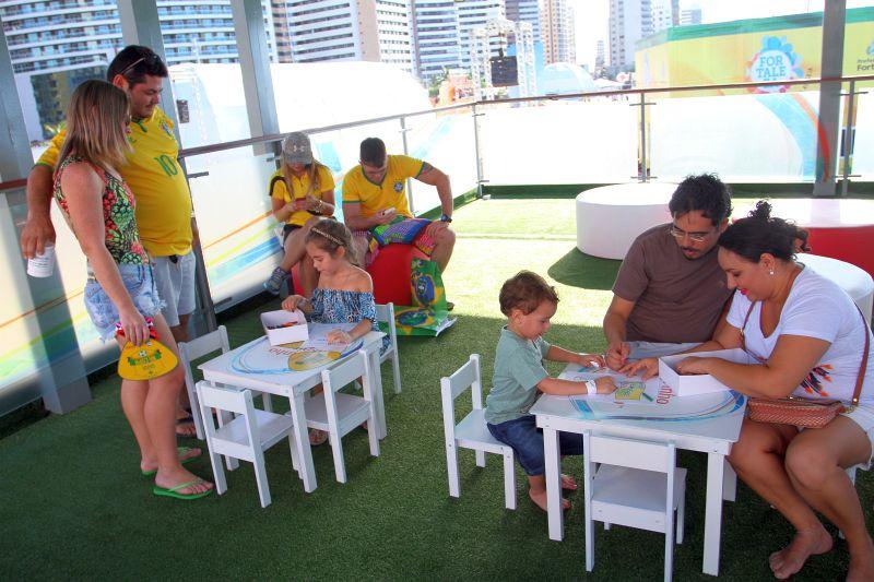 Alemanha e Gana duelavam na Arena Castelo, turistas de vrias nacionalidades, alm dos prprios brasileiros, foram at a Fan Fest assistir  partida (Foto Tatiana Fortes/O POVO)