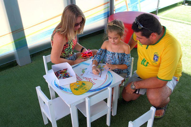 Alemanha e Gana duelavam na Arena Castelo, turistas de vrias nacionalidades, alm dos prprios brasileiros, foram at a Fan Fest assistir  partida (Foto Tatiana Fortes/O POVO)