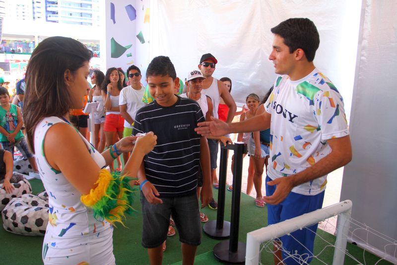 Alemanha e Gana duelavam na Arena Castelo, turistas de vrias nacionalidades, alm dos prprios brasileiros, foram at a Fan Fest assistir  partida (Foto Tatiana Fortes/O POVO)