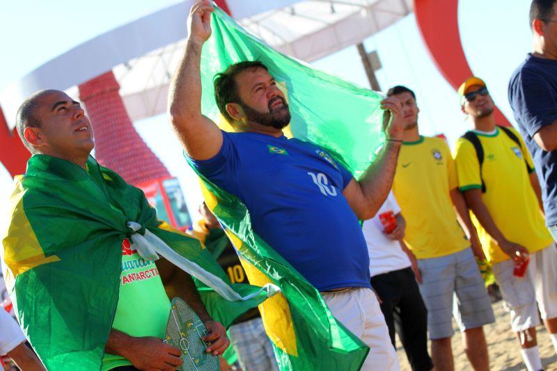 Alemanha e Gana duelavam na Arena Castelo, turistas de vrias nacionalidades, alm dos prprios brasileiros, foram at a Fan Fest assistir  partida (Foto Tatiana Fortes/O POVO)