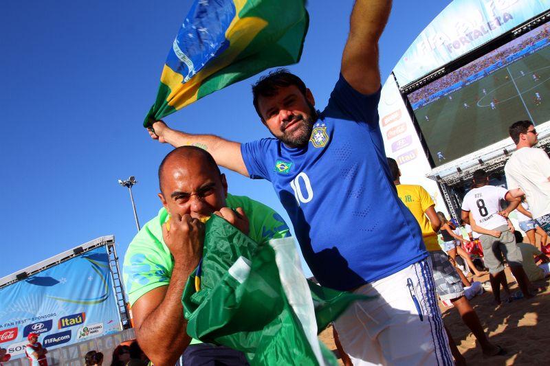 Alemanha e Gana duelavam na Arena Castelo, turistas de vrias nacionalidades, alm dos prprios brasileiros, foram at a Fan Fest assistir  partida (Foto Tatiana Fortes/O POVO)