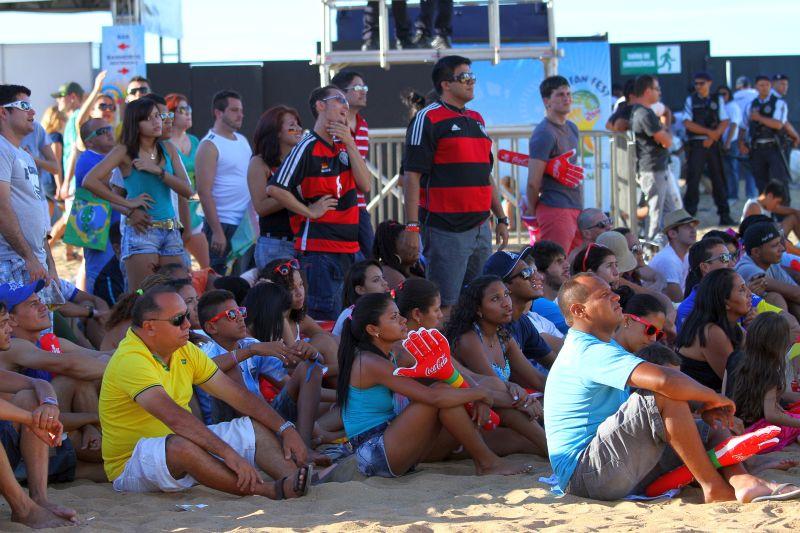 Alemanha e Gana duelavam na Arena Castelo, turistas de vrias nacionalidades, alm dos prprios brasileiros, foram at a Fan Fest assistir  partida (Foto Tatiana Fortes/O POVO)