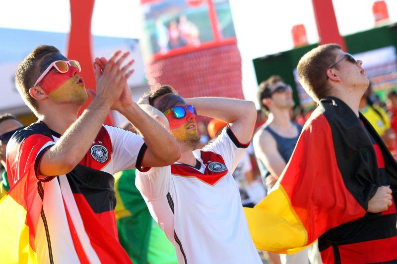 Alemanha e Gana duelavam na Arena Castelo, turistas de vrias nacionalidades, alm dos prprios brasileiros, foram at a Fan Fest assistir  partida (Foto Tatiana Fortes/O POVO)