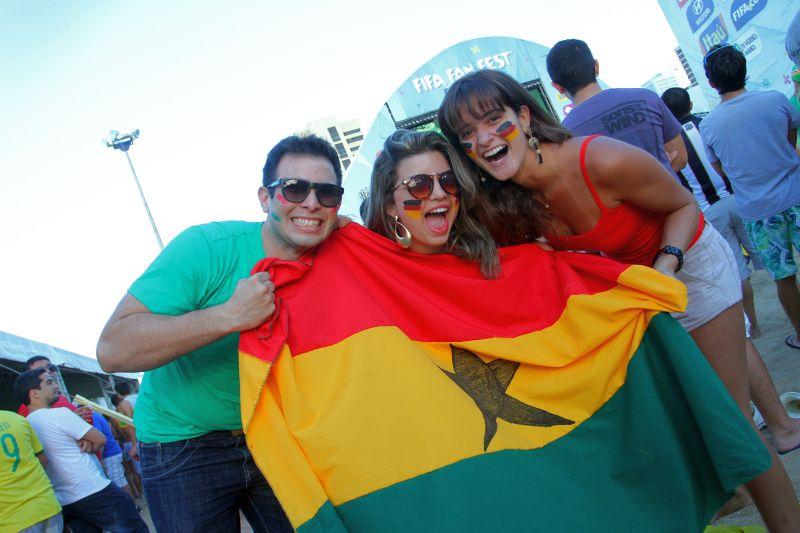 Alemanha e Gana duelavam na Arena Castelo, turistas de vrias nacionalidades, alm dos prprios brasileiros, foram at a Fan Fest assistir  partida (Foto Tatiana Fortes/O POVO)