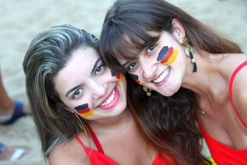 Alemanha e Gana duelavam na Arena Castelo, turistas de vrias nacionalidades, alm dos prprios brasileiros, foram at a Fan Fest assistir  partida (Foto Tatiana Fortes/O POVO)