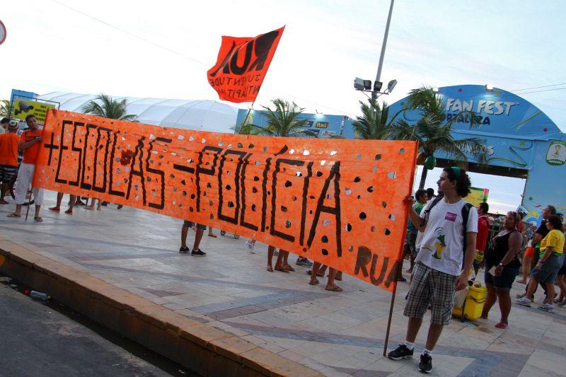 Alemanha e Gana duelavam na Arena Castelo, turistas de vrias nacionalidades, alm dos prprios brasileiros, foram at a Fan Fest assistir  partida (Foto Tatiana Fortes/O POVO)