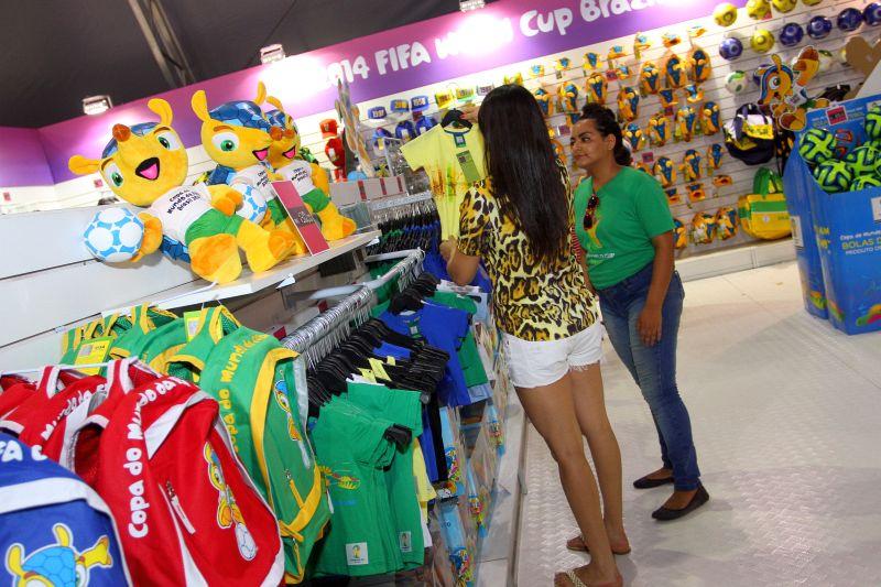 Alemanha e Gana duelavam na Arena Castelo, turistas de vrias nacionalidades, alm dos prprios brasileiros, foram at a Fan Fest assistir  partida (Foto Tatiana Fortes/O POVO)