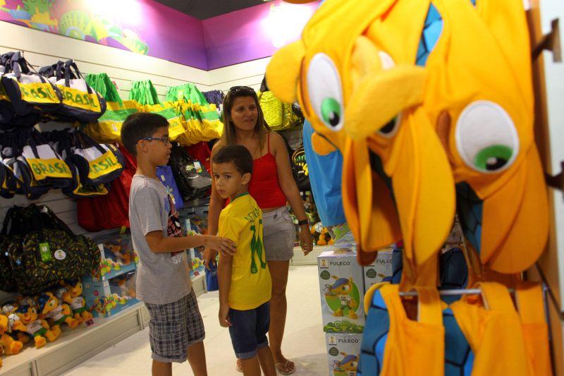 Alemanha e Gana duelavam na Arena Castelo, turistas de vrias nacionalidades, alm dos prprios brasileiros, foram at a Fan Fest assistir  partida (Foto Tatiana Fortes/O POVO)