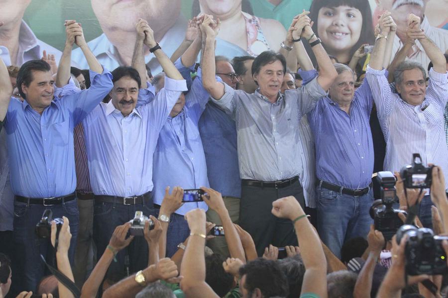 Neste domingo, durante a conveno estadual do PMDB, o senador Euncio Oliveira foi oficializado como candidato ao governo do Estado (Foto: Neste domingo, durante a conveno estadual do PMDB, o senador Euncio Oliveira foi oficializado como candidato ao governo do Estado (Foto: Edimar Soares/O POVO)