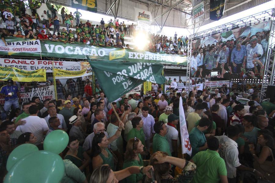 Neste domingo, durante a conveno estadual do PMDB, o senador Euncio Oliveira foi oficializado como candidato ao governo do Estado (Foto: Edimar Soares/O POVO)