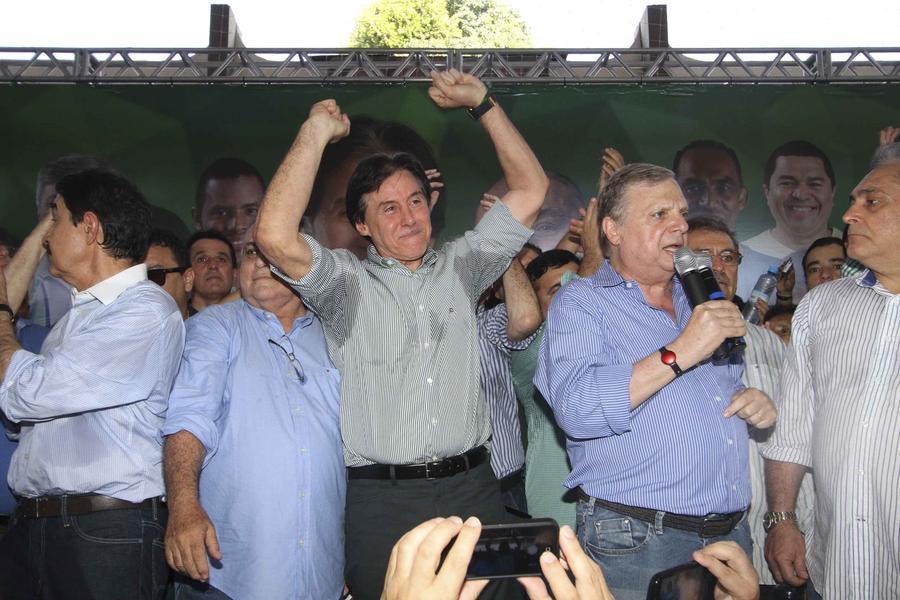 Neste domingo, durante a conveno estadual do PMDB, o senador Euncio Oliveira foi oficializado como candidato ao governo do Estado (Foto: Edimar Soares/O POVO)