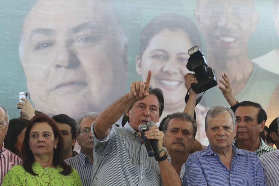 Neste domingo, durante a conveno estadual do PMDB, o senador Euncio Oliveira foi oficializado como candidato ao governo do Estado Neste domingo, durante a conveno estadual do PMDB, o senador Euncio Oliveira foi oficializado como candidato ao governo do Estado (Foto: Edimar Soares/O POVO)