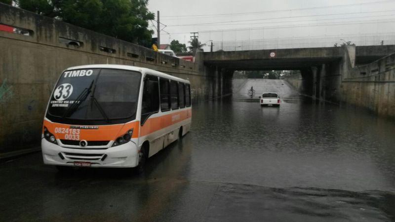 Abril comeou com chuva e alagamento para os fortalezenses l Fotos: Evilzio Bezerra