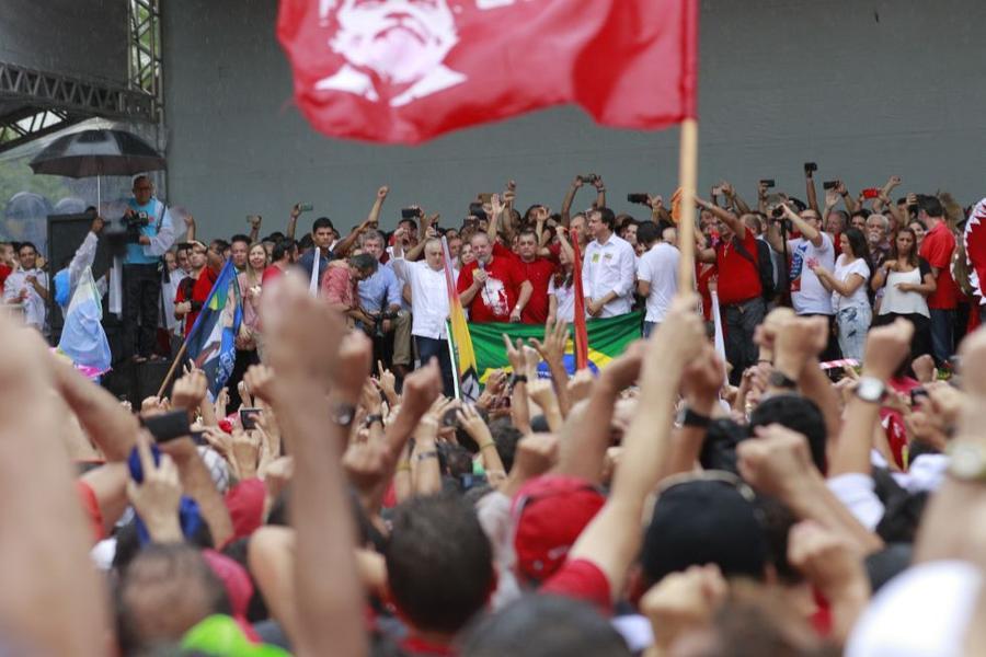 Lula em manifestao na Praa do Ferreira. FOTOS: FCO FONTENELE