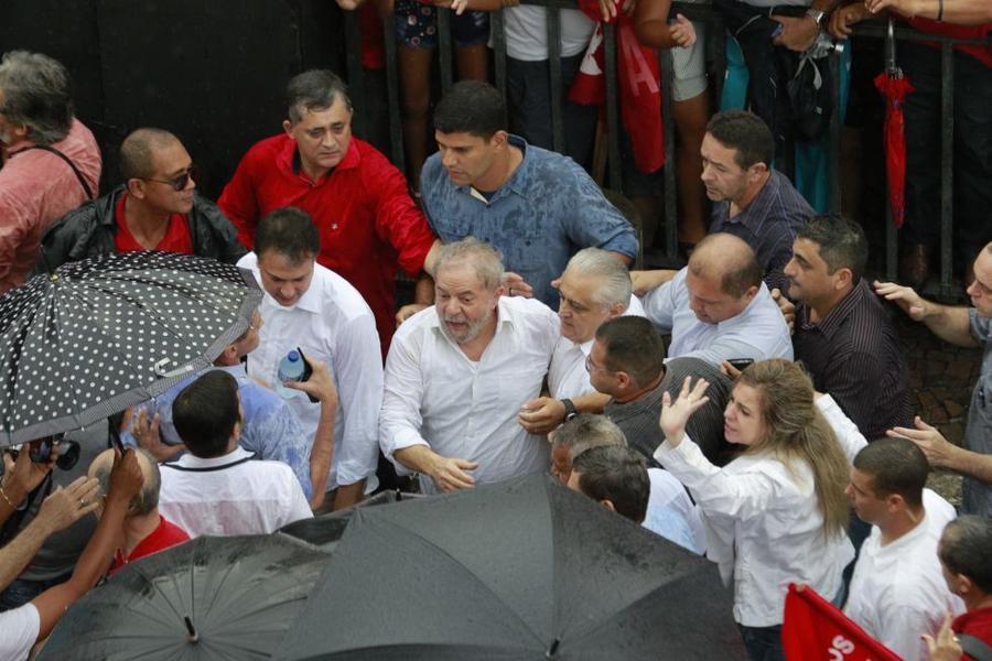 Lula em manifestao na Praa do Ferreira. FOTOS: FCO FONTENELE