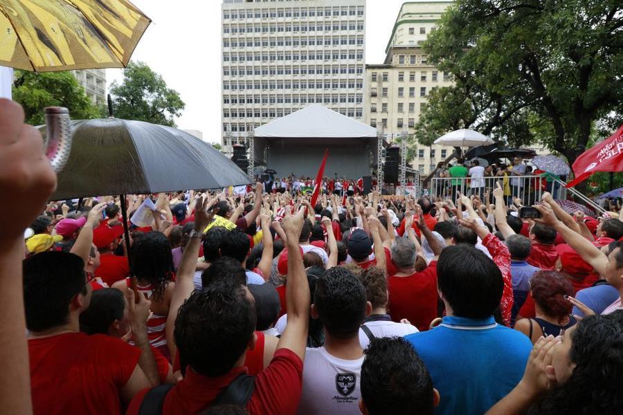 Lula em manifestao na Praa do Ferreira. FOTOS: FCO FONTENELE