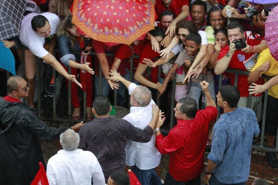 Lula em manifestao na Praa do Ferreira. FOTOS: FCO FONTENELE