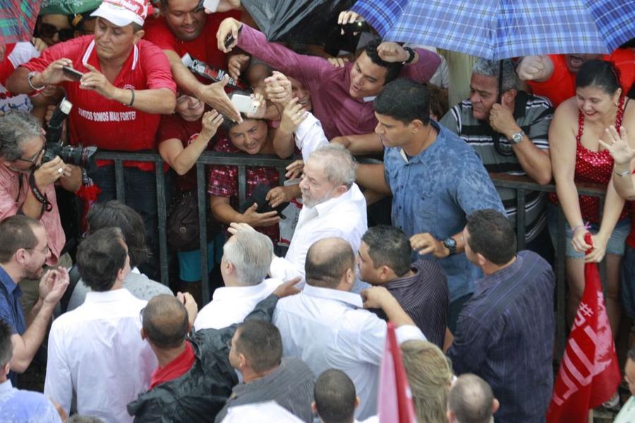 Lula em manifestao na Praa do Ferreira. FOTOS: FCO FONTENELE