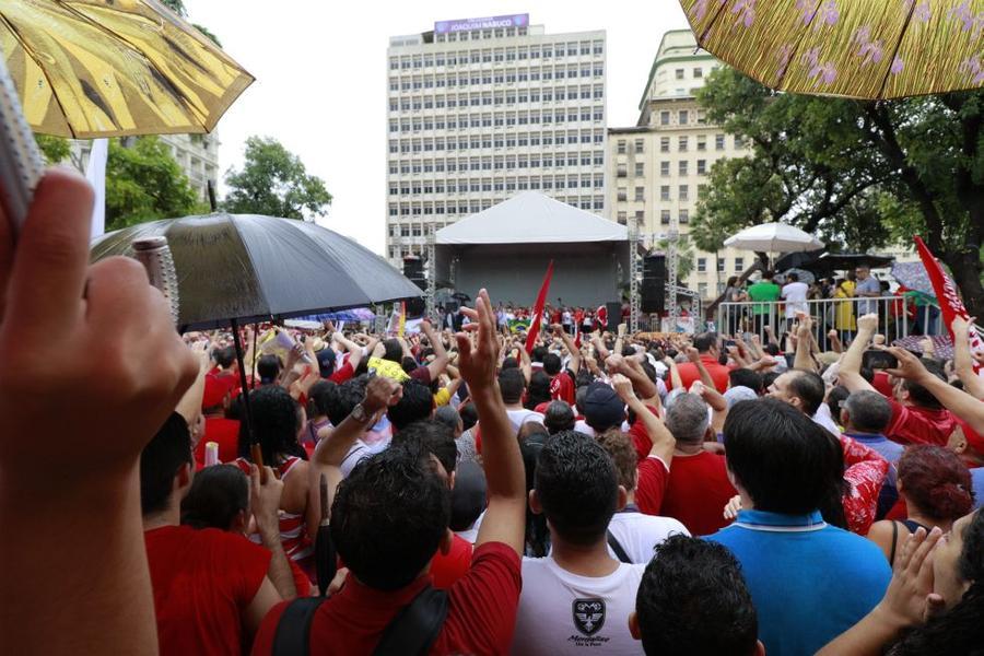 Lula em manifestao na Praa do Ferreira. FOTOS: FCO FONTENELE