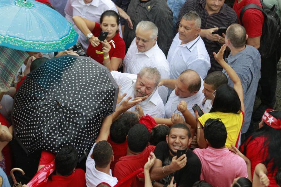 Lula em manifestao na Praa do Ferreira. FOTOS: FCO FONTENELE