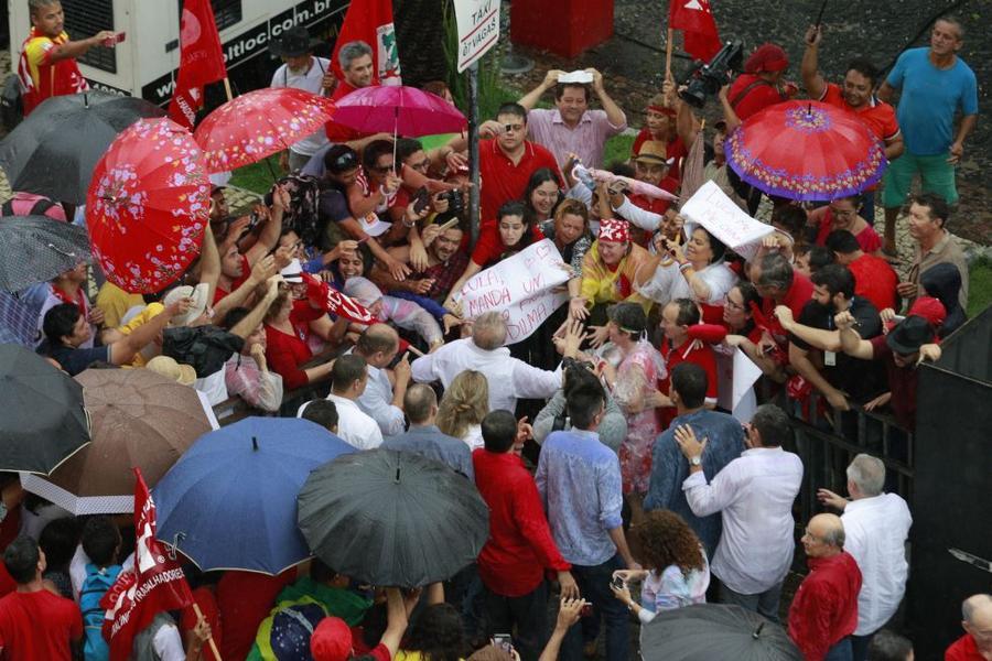 Lula em manifestao na Praa do Ferreira. FOTOS: FCO FONTENELE