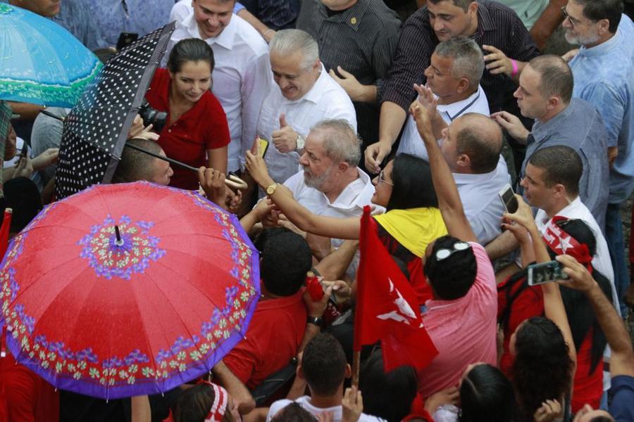 Lula em manifestao na Praa do Ferreira. FOTOS: FCO FONTENELE