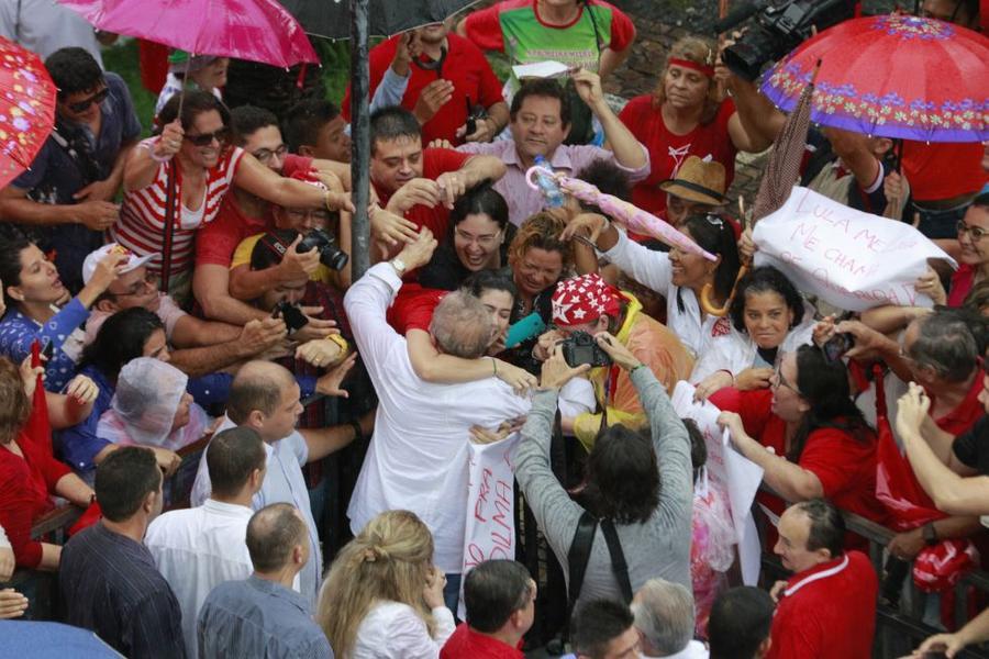 Lula em manifestao na Praa do Ferreira. FOTOS: FCO FONTENELE