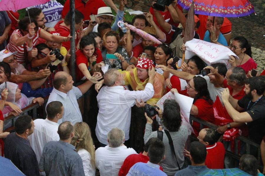 Lula em manifestao na Praa do Ferreira. FOTOS: FCO FONTENELE