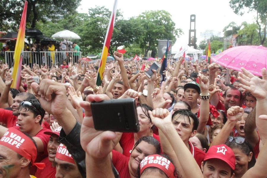 Lula em manifestao na Praa do Ferreira. FOTOS: EVILZIO BEZERRA