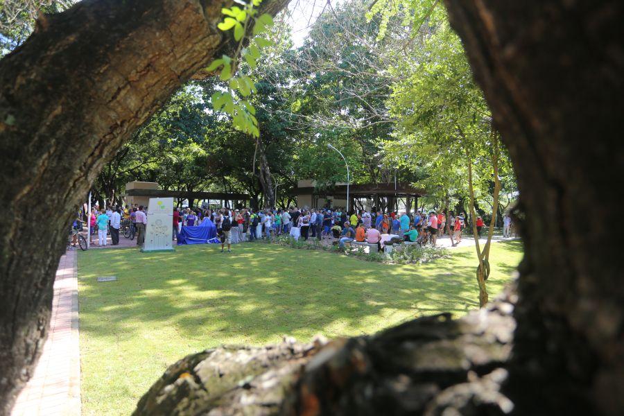 Mais conhecido como Praa das Flores, o Bosque Eudoro Correia foi reinaugurado na manh deste domingo, 15 | Fotos: Camila de Almeida/O POVO