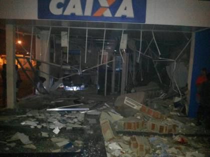 Grupo explode agncia bancria em Tamboril