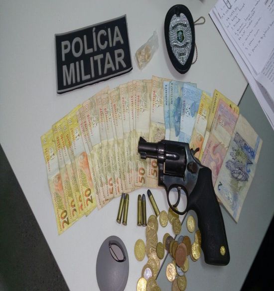 Polcia prende dupla com armas e drogas na zona rural de Morrinhos