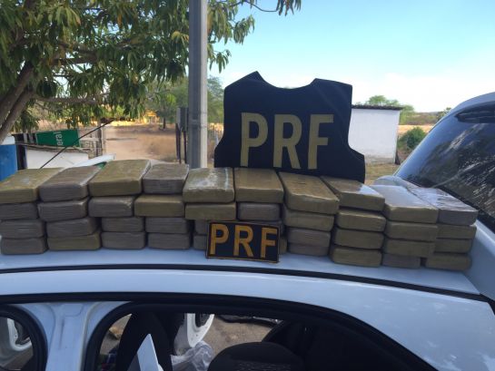 PRF apreende 40 quilos de cocana; droga  avaliada em R$ 400 mil