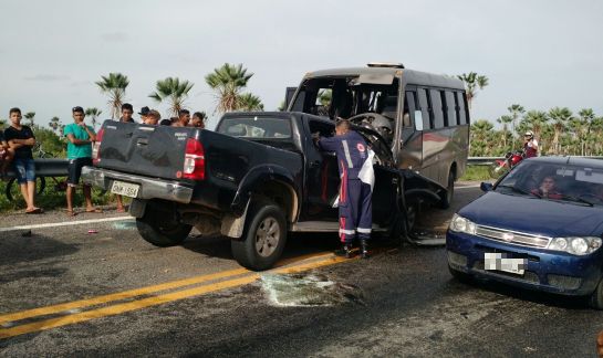 Dois mortos e 12 feridos em coliso entre micro-nibus e caminhonete