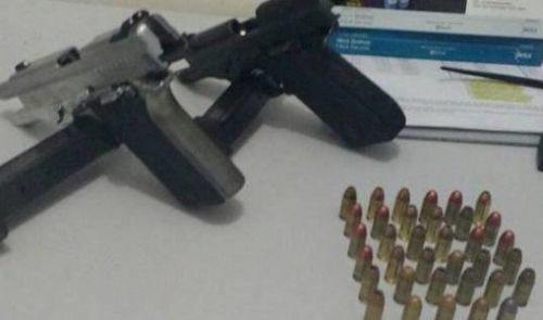 Polcia Militar prende dupla de homens portando pistolas em Pentecoste