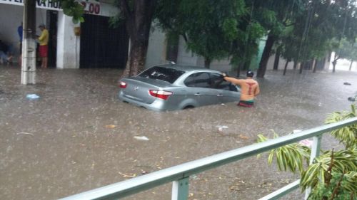 Chuva de mais de 72 mm alaga pontos de Canind