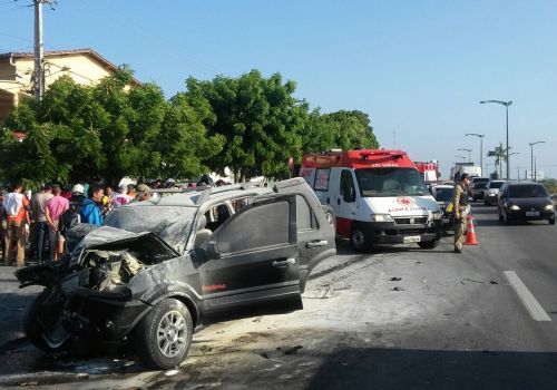 Acidente de carro em Horizonte deixa seis feridos em estado grave